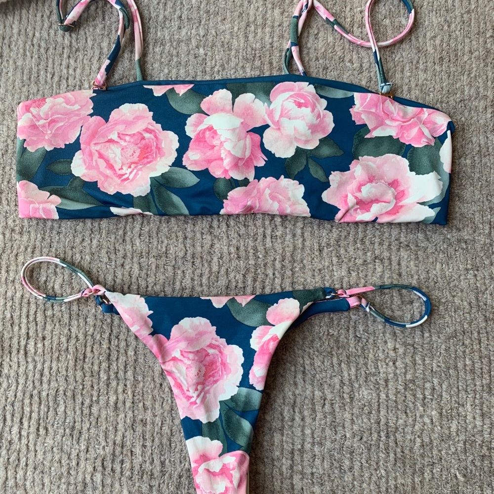 Frankies bikini set
